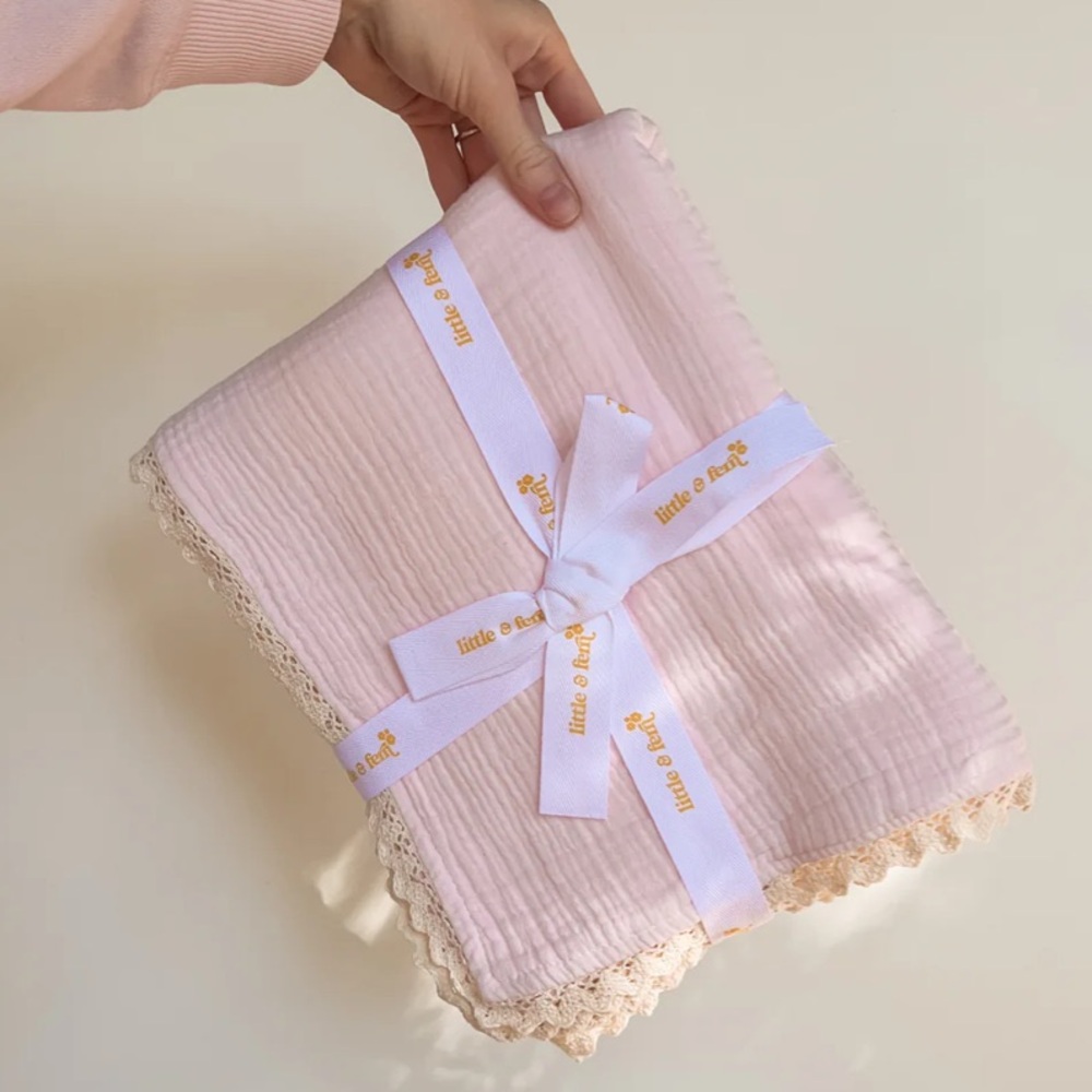 Little & Fern Muslin Crinkle Organic Lace
Blanket | Baby Pink GAUZE Lace